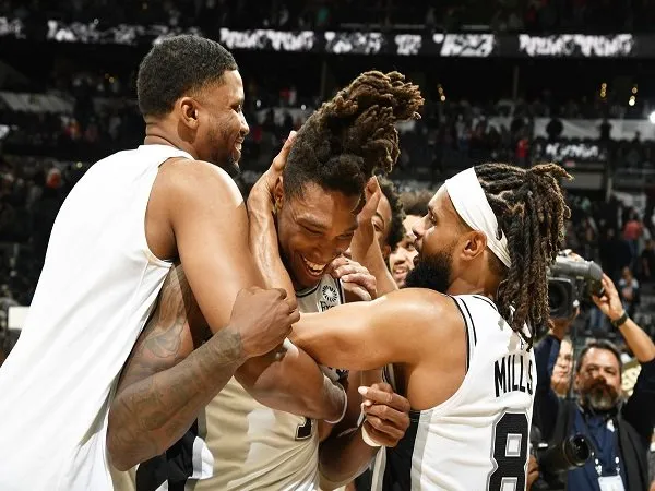 San Antonio Spurs Kalahkan Houston Rockets Dalam Drama Overtime