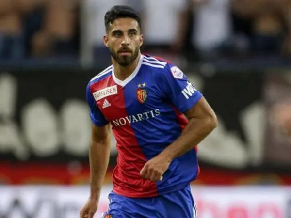 Lazio Siap Bersaing dengan Juventus dan Arsenal Dapatkan Servis Defender Swiss