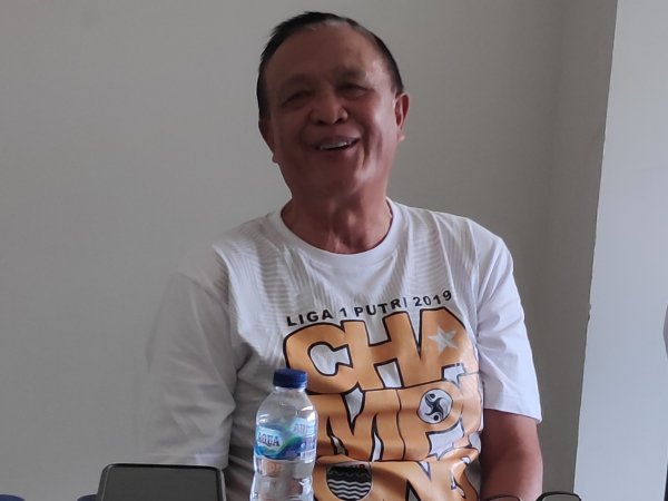 Zainuri Tepis Anggapan Persib Lambat Bergerak di Transfer window