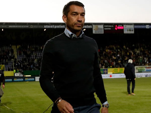 Giovanni van Bronckhorst Resmi Jadi Pelatih Baru Guangzhou R&F