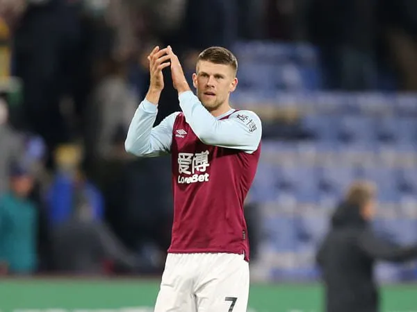Bos Burnley Belum Bisa Pastikan Gudmundsson Absen Berapa Lama
