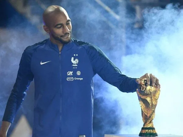 West Ham dan Everton Bersaing Dapatkan Steven Nzonzi