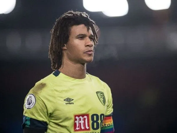 Arsenal Diminta Kalahkan Chelsea dalam Pengejaran Nathan Ake