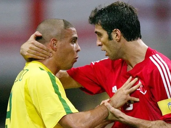Hakan Sukur, Legenda Sepakbola Yang Saat Ini Jadi Sopir Untuk Menyambung Hidup