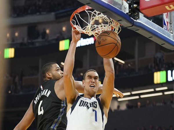 Mavericks Curi Kemenangan Dari Markas Warriors