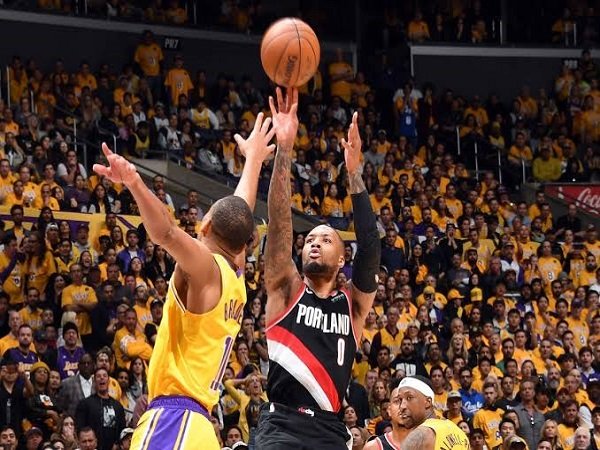 Damian Lillard Bawa Blazers Menang Atas Lakers