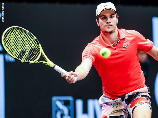 Demi Semifinal Di New York, Miomir Kecmanovic Banting Tulang