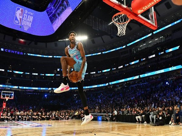 Derrick Jones Jr Kalahkan Aaron Gordon Untuk Juarai Slam Dunk Contest 2020