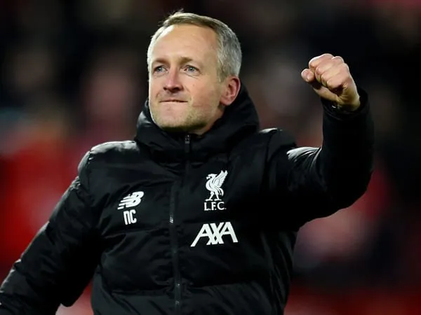 Neil Critchley Tegaskan Pemain Muda Liverpool Tidak Terbawa Suasana