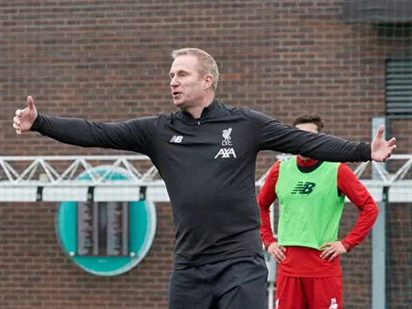 Staf Pelatih Liverpool Jelaskan Pentingnya Eksekusi Lemparan ke Dalam Bagi The Reds