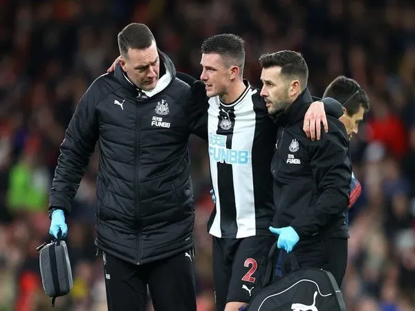 Musim Ciaran Clark Untuk Newcastle Berakhir Lebih Dini