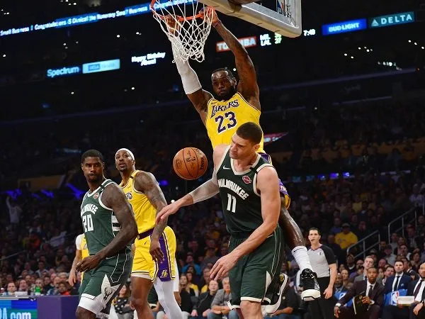 Kalahkan Bucks, King James Bawa Lakers Tuntaskan Dendam