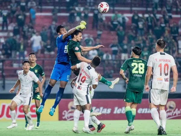Gagalkan Ambisi Persebaya, Persipura Bawa 3 Poin Dari Kota Pahlawan