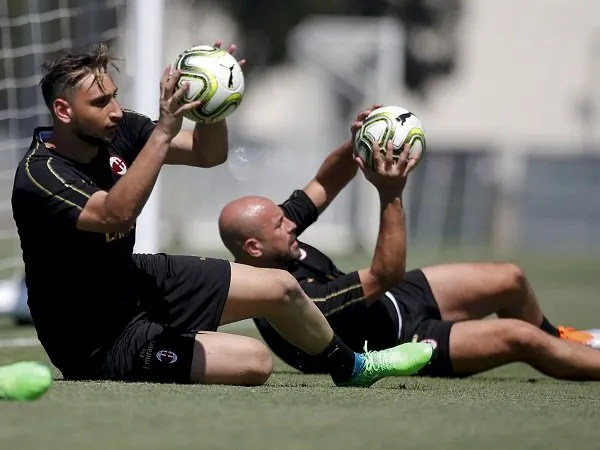 Milan Dilema, Lima Kiper Bersaing Rebut Tiga Posisi di Tim