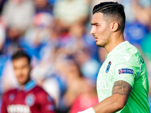 Incar Ugurcan Cakir, Liverpool Cari Info Lewat Skrtel