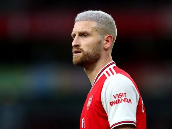 Mustafi Enggan Pikirkan Masa Depan di Arsenal selama Krisis COVID-19