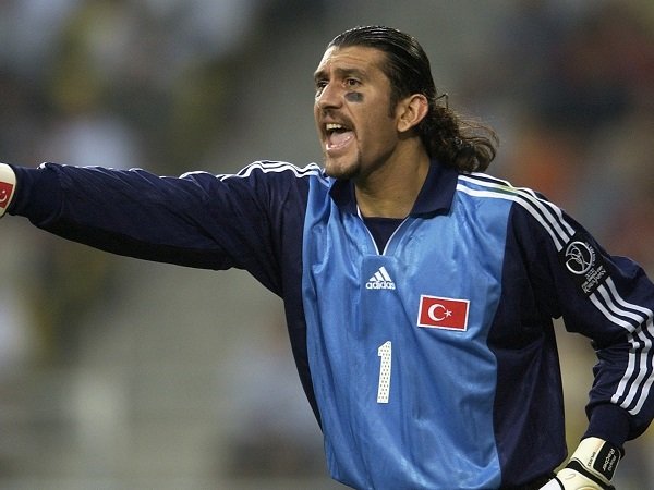 Kiper Legendaris Turki Dilarikan ke Rumah Sakit Karena Terjangkit Virus Corona