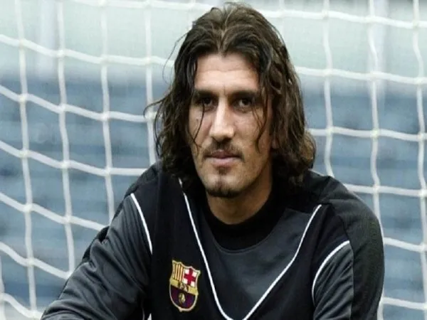 Eks Kiper Barca Alami Masa Kritis Usai Positif COVID-19