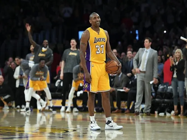 Metta World Peace Kecam Para Orang-Orang Yang Keluar Rumah Sembarangan