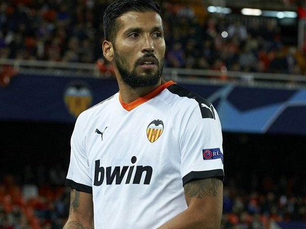 Terjangkit Corona, Ezequiel Garay Indikasikan Perpanjang Kontrak di Valencia