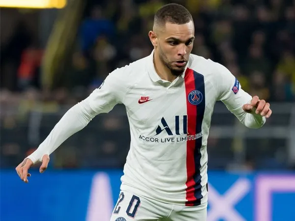 Liverpool Ikut-ikutan Buru Layvin Kurzawa