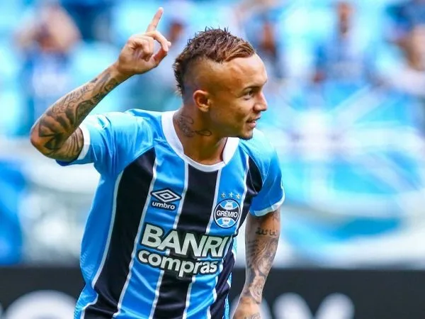 Milan Diklaim Memang Tertarik Rekrut Everton Soares