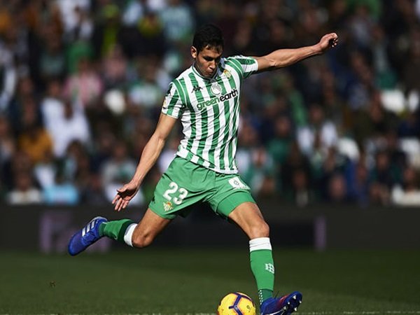 Perkuat Lini Pertahanan, Atletico Madrid Incar Servis Bek Tengah Real Betis