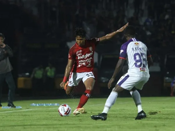Bek Sayap Bali United Resmi Menyandang Status Sebagai Ayah Muda
