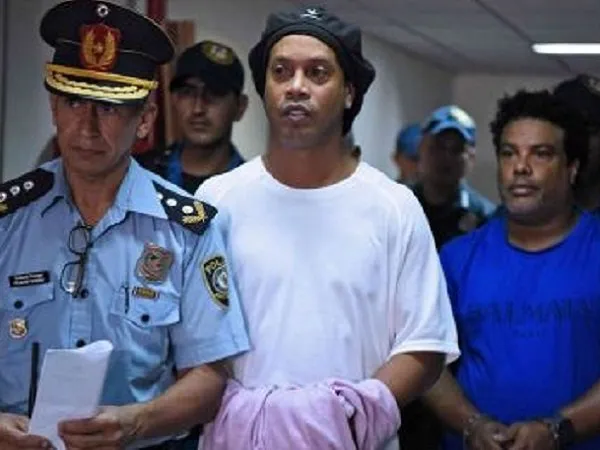Usai Bebas, Kini Ronaldinho Tinggal di Hotel Mewah