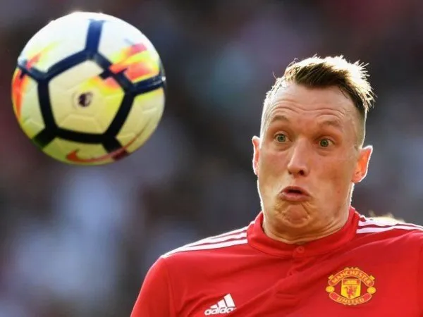 Phil Jones Klaim Tolak Liverpool, Chelsea, dan Arsenal demi Manchester United