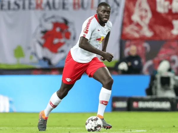 Gara-Gara Tukang Cukur, Dayot Upamecano Diklaim Segera ke Arsenal