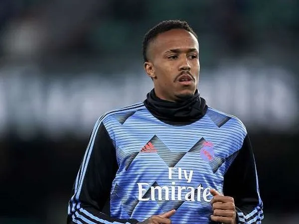 Real Madrid Pastikan Tak Melepas Eder Militao
