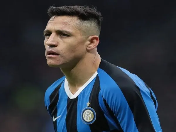 Sedang Berada di Masa Sulit, Pelatih Timnas Chile Percaya Sanchez Bisa Melewatinya