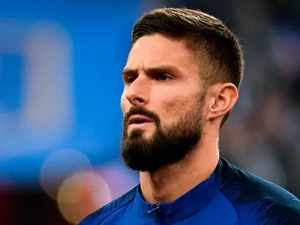Olivier Giroud Bertahan di Chelsea, Inter Milan Gigit Jari