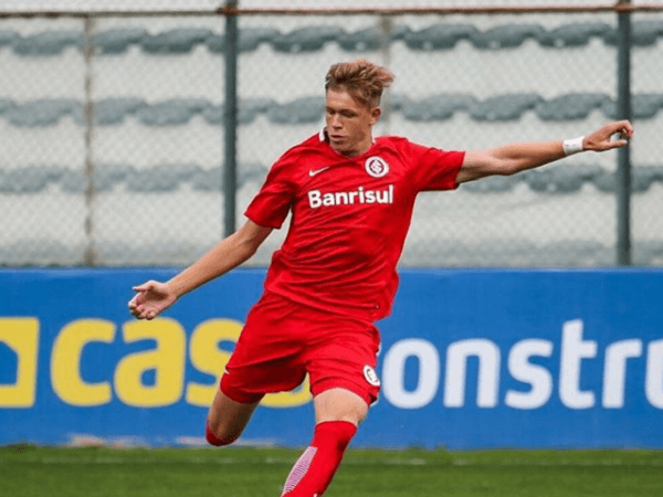 Milan Gelar Negosiasi dengan Agen Bek Muda Brazil Target Arsenal