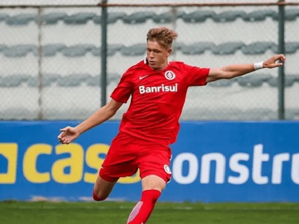 Milan Gelar Negosiasi dengan Agen Bek Muda Brazil Target Arsenal