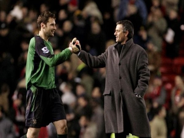 Peter Cech Ungkap Reaksi Pertamanya Saat Tahu Mourinho Dipecat Chelsea