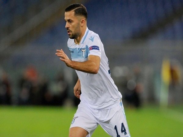 Tak Dibutuhkan di Lazio, Riza Durmisi Siap Kembali Ke Real Betis