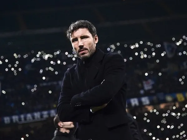 Agen Van Bommel Bantah Jalin Kontak dengan Milan