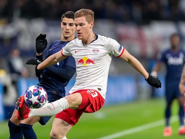 Rangnick Siap Bawa Bek Leipzig Sebagai Pelapis Theo Hernandez
