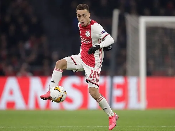 Paris Saint-Germain Ramaikan Perburuan Sergino Dest