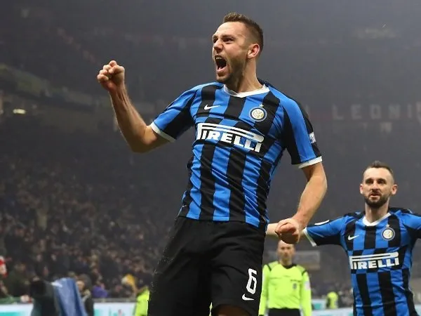 Conte Minta Inter Tidak Jual Stefan de Vrij