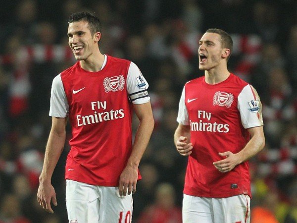 Vermaelen Berandai-Andai Van Persie Jadi Legenda Arsenal