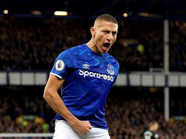 Mantan Pelatih Everton Tak Tahu Richarlison Pernah Diminati Barcelona