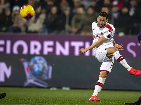 Rangnick Kuncinya, Calhanoglu Siap Perpanjang Kontrak Meski Harus Potong Gaji