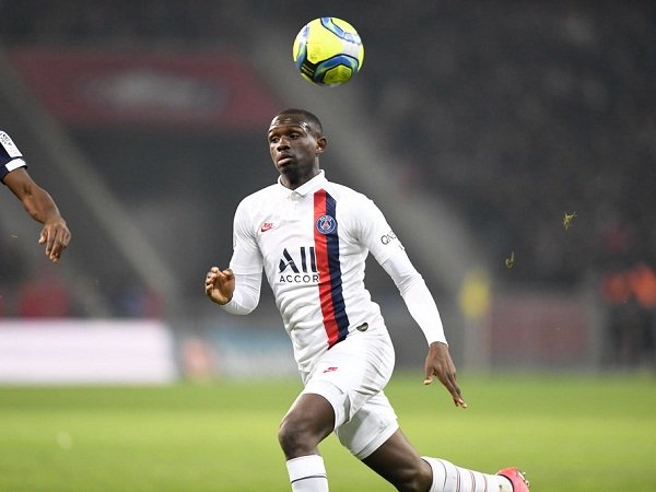 PSG Pede Bisa Pertahankan Bek Muda Ini Meski Terus Ditempel Milan