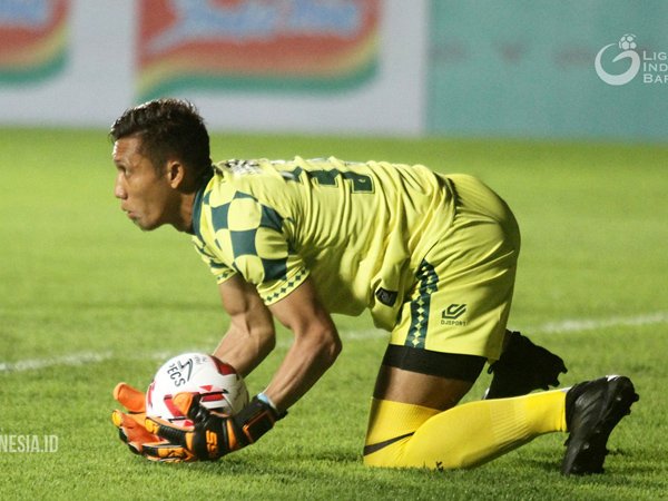 Kiper PS Tira Isi Jeda Kompetisi dengan Jadi Pelatih di Kampung