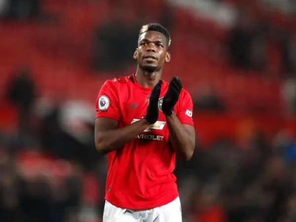 Neville: Pogba Bisa Jadi Pemain Hebat Jika Bertahan di Man United