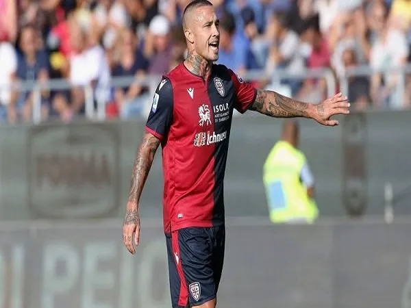 Radja Nainggolan Buka Peluang Untuk Bertahan di Cagliari