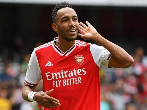 Aubameyang Tertawa Ditanya Apakah Tottenham Lebih Baik dari Arsenal